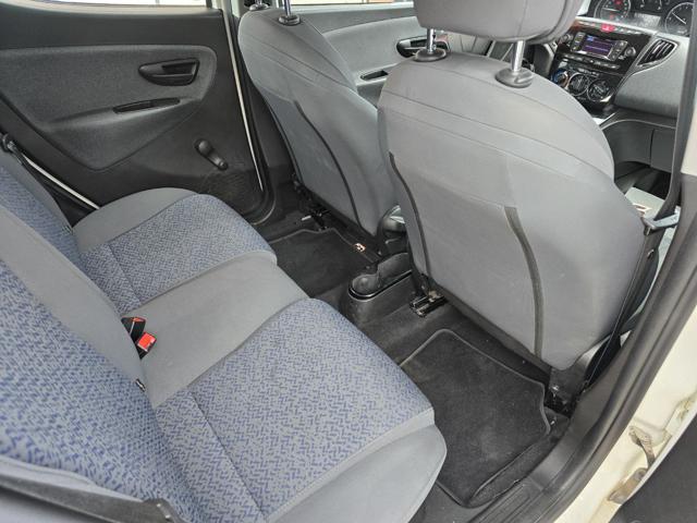 Lancia Ypsilon 1.0 FireFly 5 porte S&S Hybrid - foto 2 di 4