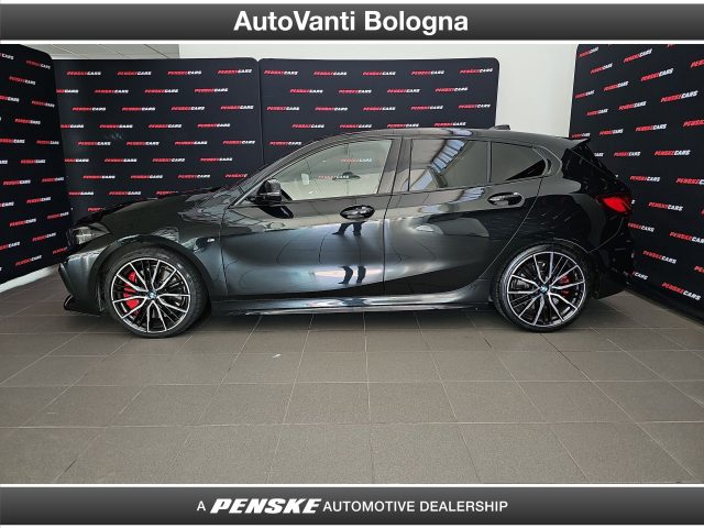 BMW 135 Serie 1 M i xdrive ColorVision Edition auto - foto 3 di 4