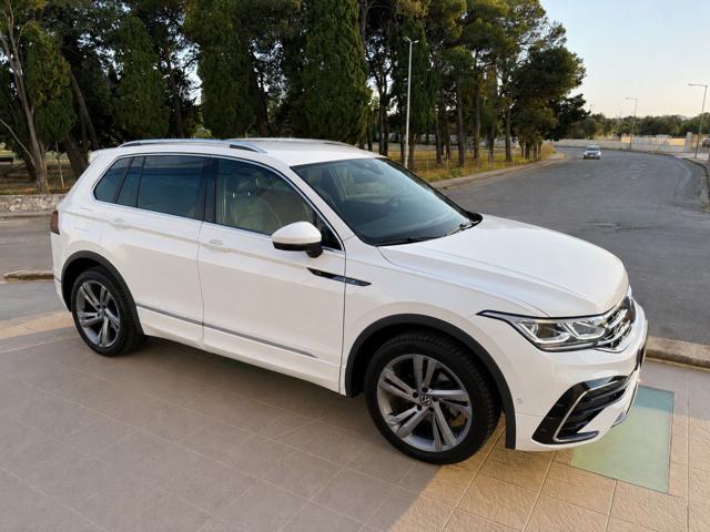 Volkswagen Tiguan 2.0 TDI 150 CV SCR DSG R-Line LUCI AMBIENTE - foto 3 di 4