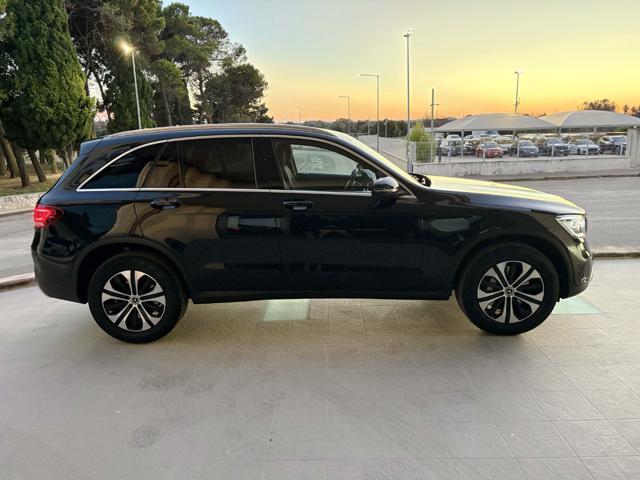 Mercedes-Benz GLC 300 de 4Matic Plug-in hybrid Sport. - foto 4 di 4