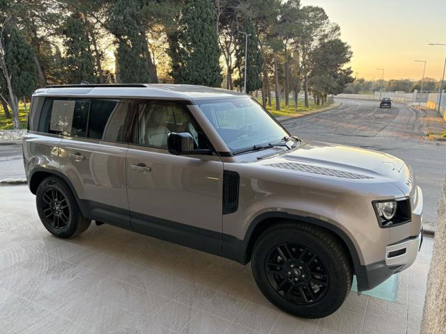 Land Rover Defender 110 3.0D I6 200 CV AWD Auto SE - foto 3 di 4