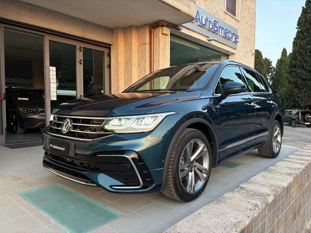 Volkswagen Tiguan 2.0 TDI 150 CV SCR DSG R-Line LUCI AMBIENTE usato a CAROVIGNO