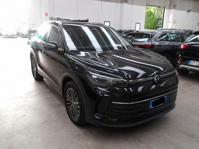 Volkswagen Tiguan 2.0 TDI 150 CV DSG Life CERCHI 18''-RETROCAMERA, del 2024, 40.524 km, in vendita a Carovigno (BR)