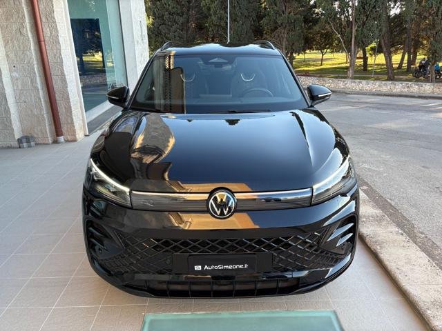 Volkswagen Tiguan 2.0 TDI 150 CV DSG R-Line Plus ''TOTAL BLACK'' - foto 2 di 4