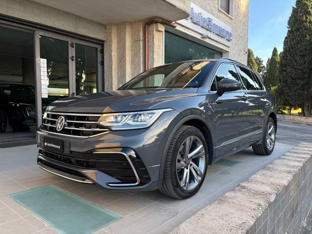 Volkswagen Tiguan 2.0 TDI 150 CV SCR DSG R-Line, del 2023, 89.978 km, in vendita a Carovigno (BR)