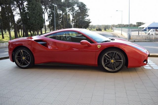 Ferrari 488 GTB PACK CARBONIO SOLLEVATORE IVA ESPOSTA - foto 4 di 4