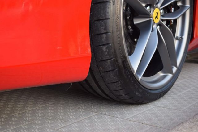 Ferrari 488 GTB PACK CARBONIO SOLLEVATORE IVA ESPOSTA, del 2016, 12.244 km, in vendita a Carovigno (BR)