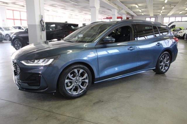 Ford Focus 1.0 EcoBoost Hybrid 125 CV SW ST-Line - foto 2 di 4