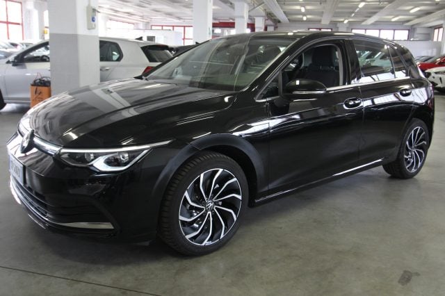 Volkswagen Golf 1.5 eTSI 130 CV EVO ACT DSG Style - foto 2 di 24