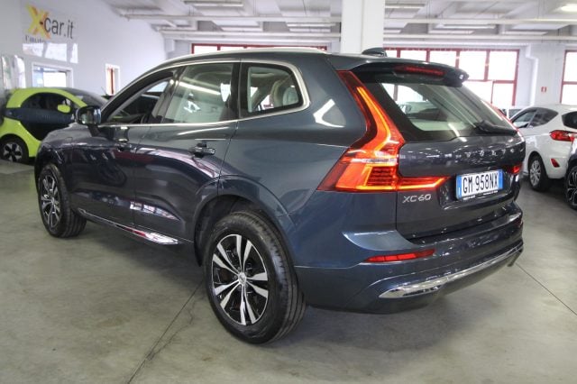 Volvo XC60 T6 Recharge Plug-in Hybrid AWD automatico Core - foto 4 di 24