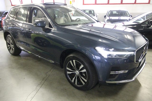 Volvo XC60 T6 Recharge Plug-in Hybrid AWD automatico Core - foto 3 di 24