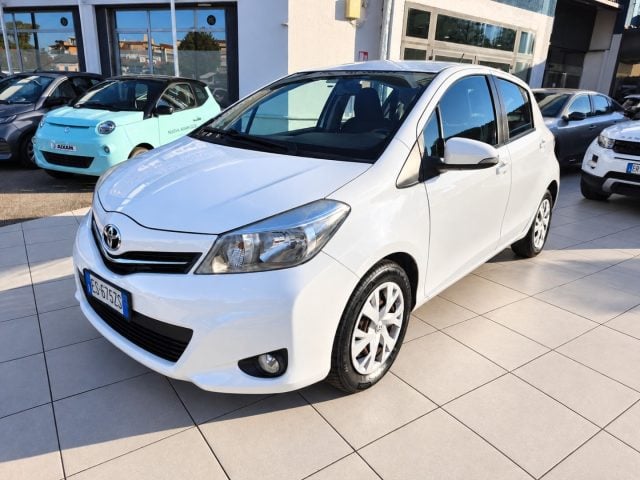 Toyota Yaris 1.0 5 Porte Lounge Retrocamera Neo Patentati - foto 3 di 4