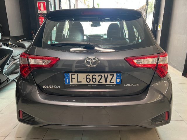 Toyota Yaris 1.0 5 porte Lounge - foto 4 di 4
