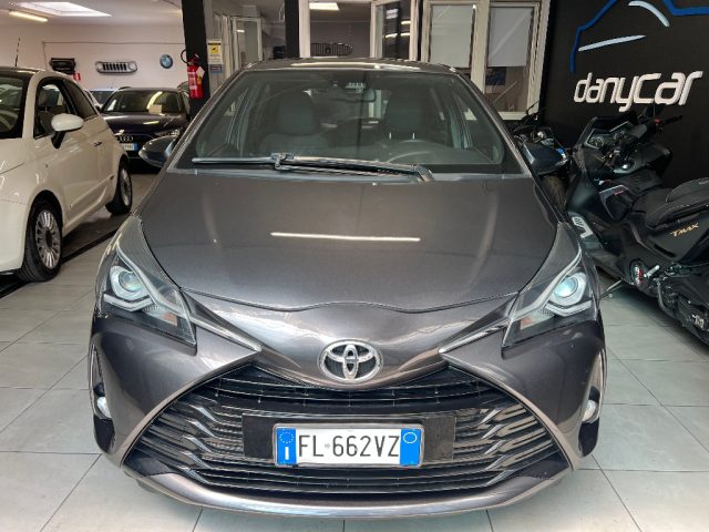 Toyota Yaris 1.0 5 porte Lounge - foto 2 di 4