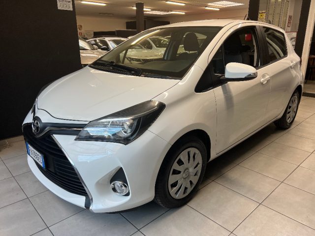 Toyota Yaris 1.0 5 porte Lounge - foto 2 di 4