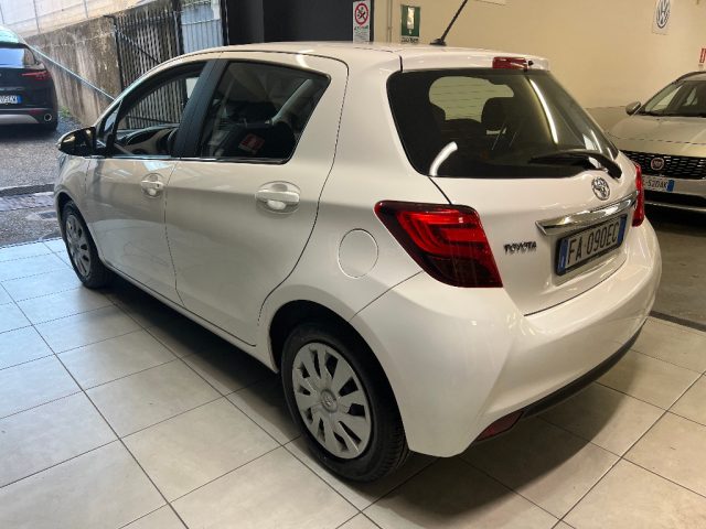 Toyota Yaris 1.0 5 porte Lounge - foto 4 di 4