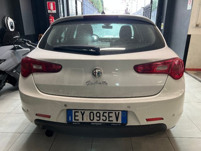 Alfa Romeo Giulietta 1.6 JTDm-2 105 CV Distinctive - foto 4 di 4