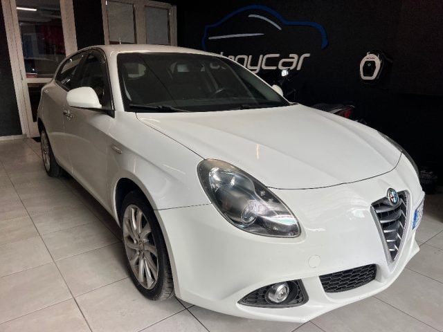 Alfa Romeo Giulietta 1.6 JTDm-2 105 CV Distinctive, del 2014, 302.297 km, in vendita a Collegno (TO)