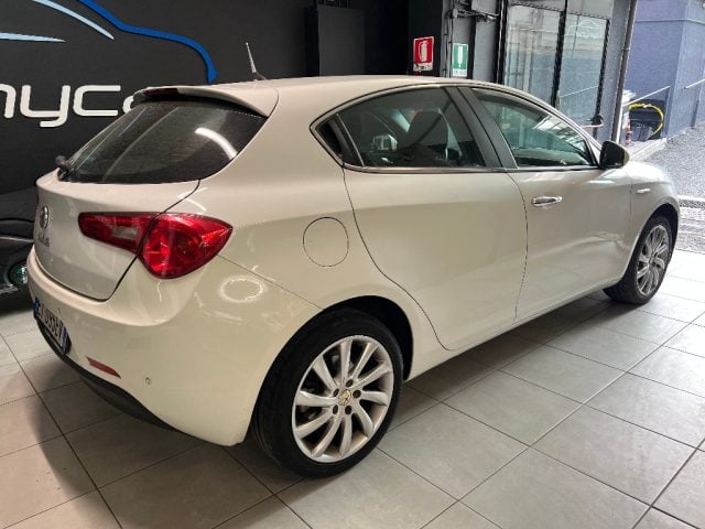 Alfa Romeo Giulietta 1.6 JTDm-2 105 CV Distinctive - foto 3 di 4