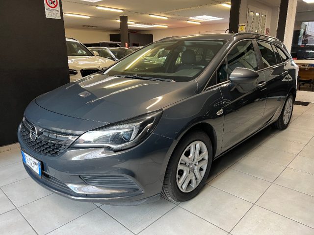 Opel Astra 1.4 100CV Sports Tourer Cosmo - foto 2 di 4