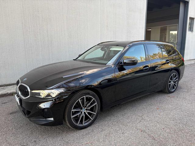 BMW 320 d 48V Touring - foto 2 di 4