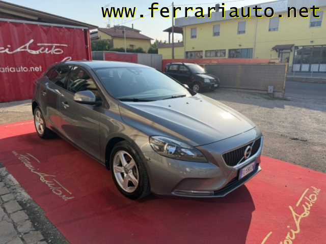 Volvo V40 D2 Geartronic Momentum NEOPATENTATI - foto 2 di 4