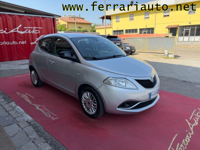 Lancia Ypsilon 1.2 69 CV 5 porte Gold NEOPATENTATI - foto 2 di 4