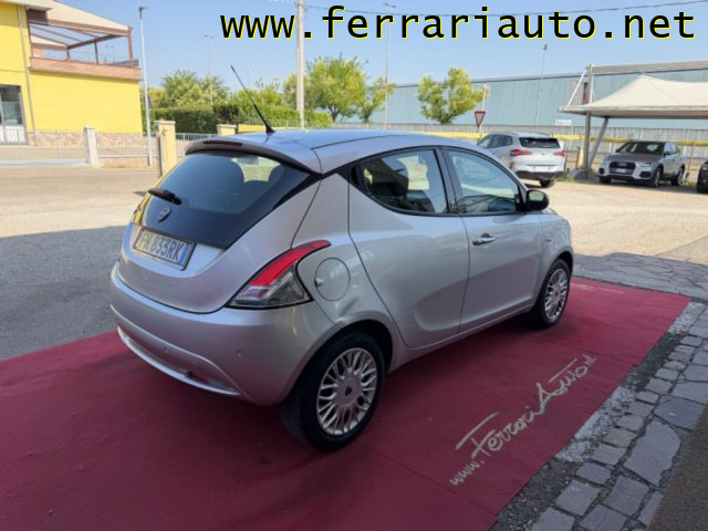 Lancia Ypsilon 1.2 69 CV 5 porte Gold NEOPATENTATI - foto 3 di 4