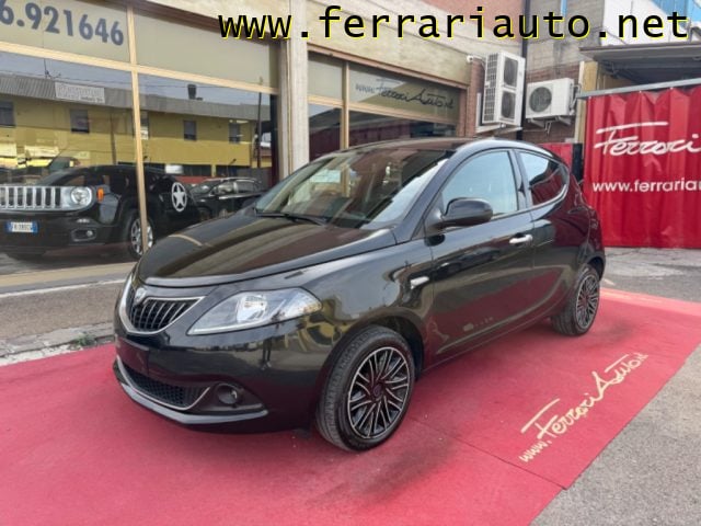 Lancia Ypsilon 1.0 FireFly 5 porte S&S Hybrid Gold NEOPATENTATI, del 2023, 60.000 km, in vendita a Fiorano Modenese (MO)