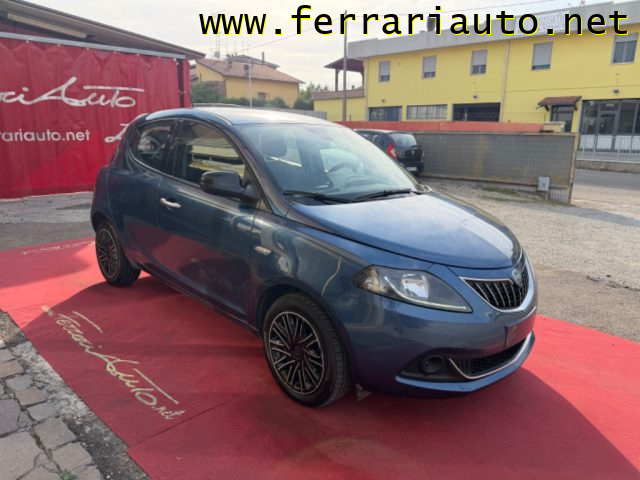 Lancia Ypsilon 1.0 FireFly 5 porte S&S Hybrid Silver NEOPATENTATI - foto 2 di 4