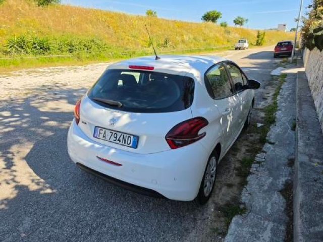 Peugeot 208 1.4 8V HDi 68CV 5p. Business - foto 3 di 4