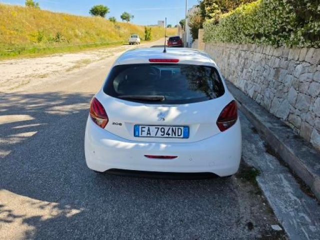 Peugeot 208 1.4 8V HDi 68CV 5p. Business - foto 2 di 4