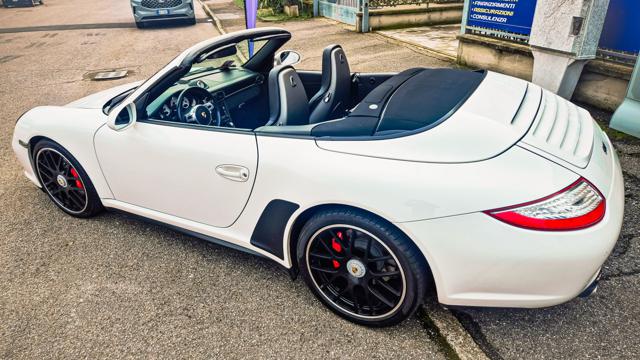 Porsche 911 Carrera GTS Cabriolet - foto 2 di 4