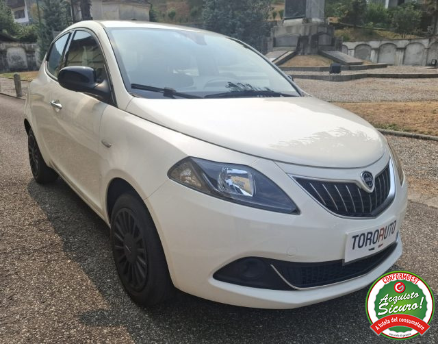 Lancia Ypsilon 1.0 FireFly 5 porte S&S Hybrid Ecochic Silver UN.O usato a VARALLO