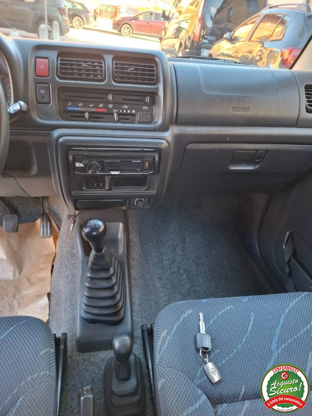 Suzuki Jimny 1.3i 16V cat 4WD JLX NEOPATENTATO, del 2003, 162.034 km, in vendita a Varallo (VC)