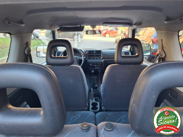 Suzuki Jimny 1.3i 16V cat 4WD JLX NEOPATENTATO, del 2003, 162.034 km, in vendita a Varallo (VC)