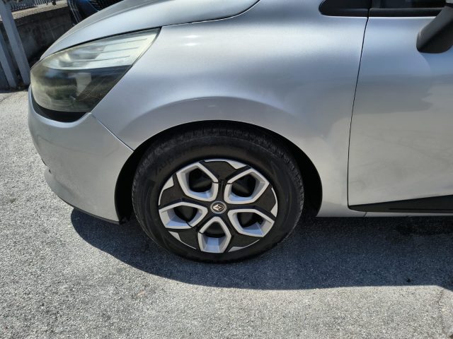 Renault Clio 1.2 75CV 5 porte Costume National - foto 4 di 4