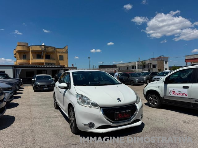 Peugeot 208 1.4 8V e-HDi 68CV S&S Automatica 5p. Allure - foto 2 di 4