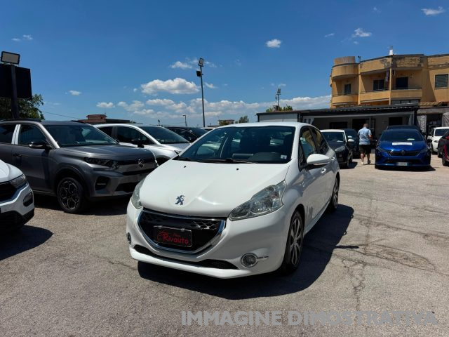 Peugeot 208 1.4 HDi 68CV S&S Automatica 5p. Allure usato a VOLLA