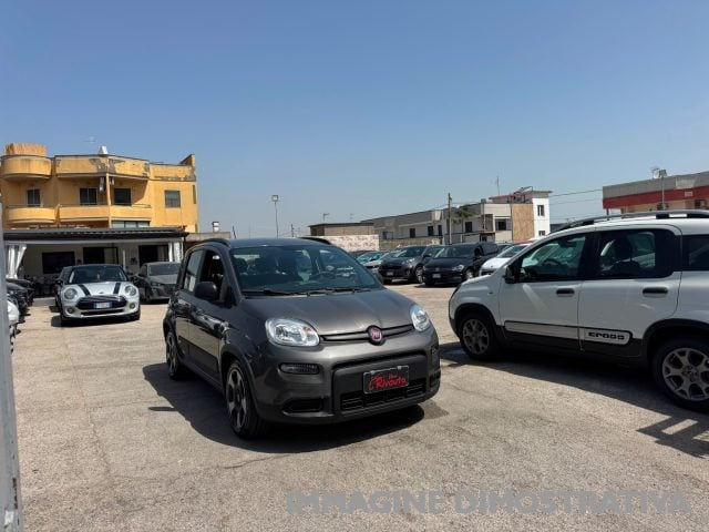 Fiat Panda 1.0 FireFly S&S Hybrid City Life usato a VOLLA