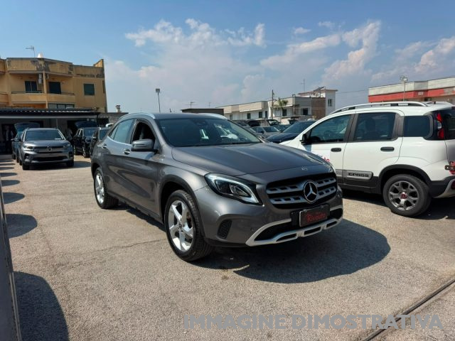 Mercedes-Benz GLA 200 d Automatic premium - foto 2 di 4