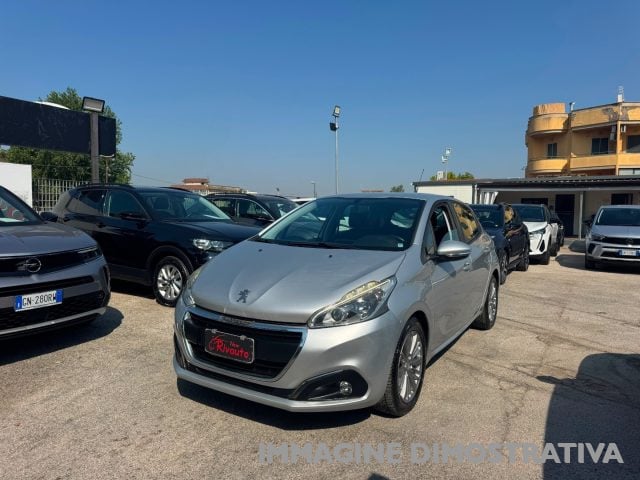 Peugeot 208 1.6 BlueHDi 75 5 porte Allure - foto 2 di 4
