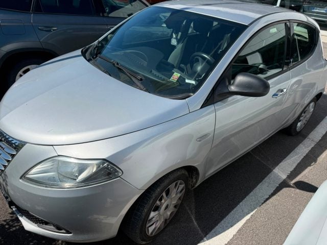 Lancia Ypsilon 1.2 69 CV 5 porte S&S Gold - foto 2 di 4