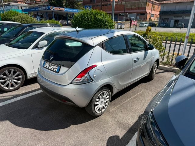 Lancia Ypsilon 1.2 69 CV 5 porte S&S Gold - foto 3 di 4