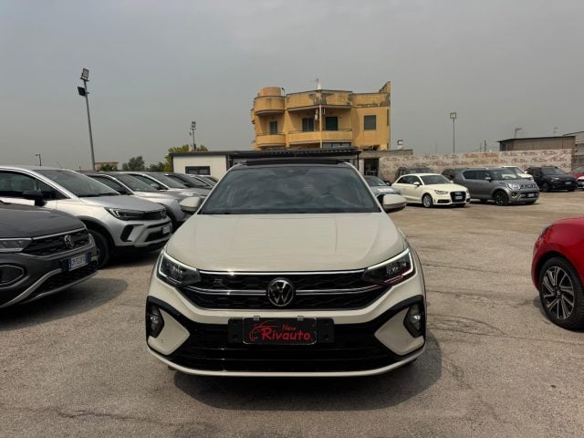 Volkswagen Taigo 1.0 TSI 110 CV DSG R-Line, del 2022, 93.000 km, in vendita a Volla (NA)