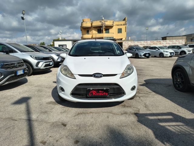 Ford Fiesta 1.4 TDCi 70CV 5 porte Titanium, del 2011, 260.000 km, in vendita a Volla (NA)