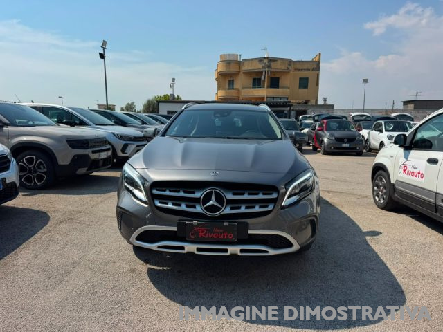 Mercedes-Benz GLA 200 d Automatic premium - foto 3 di 27
