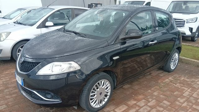 Lancia Ypsilon 1.2 69 CV 5 porte GPL Ecochic Gold, del 2017, 130.000 km, in vendita a Volla (NA)