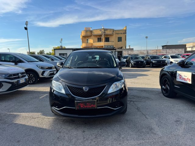 Lancia Ypsilon 1.2 69 CV 5 porte GPL Ecochic Gold, del 2017, 130.000 km, in vendita a Volla (NA)