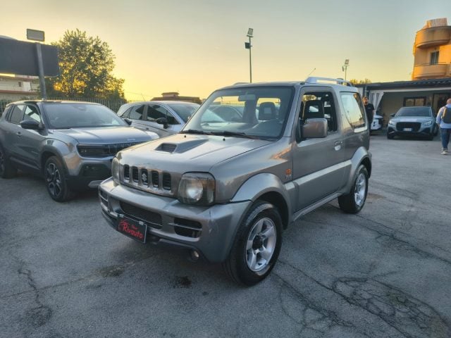 Suzuki Jimny 1.5 DDiS cat 4WD JLX 4x4, del 2009, 268.000 km, in vendita a Volla (NA)